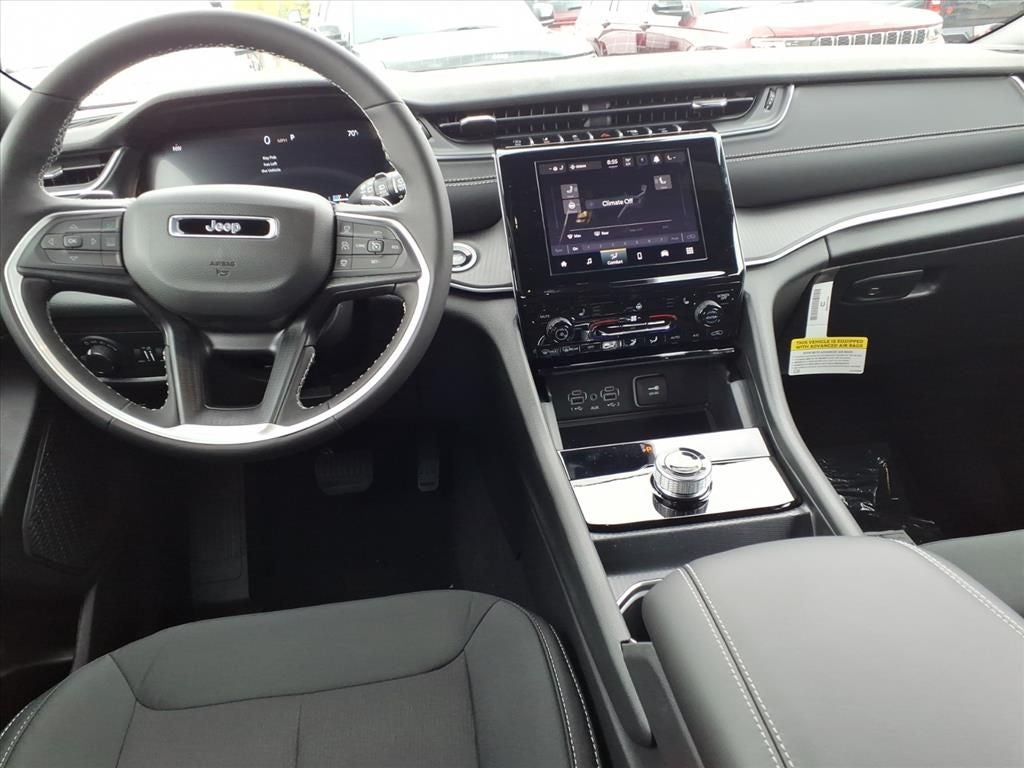 2025 Jeep Grand Cherokee GRAND CHEROKEE LAREDO X 4X4