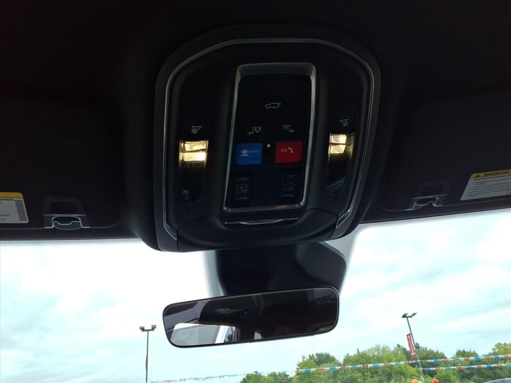 2025 Jeep Grand Cherokee GRAND CHEROKEE LAREDO X 4X4