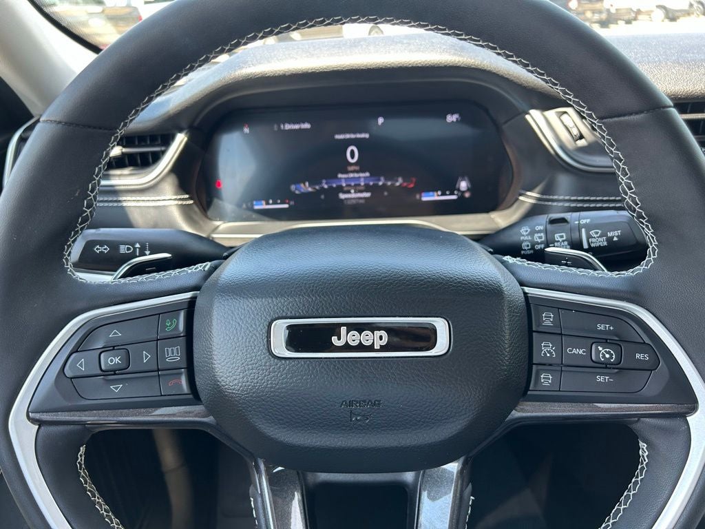 2023 Jeep Grand Cherokee Laredo 4x4