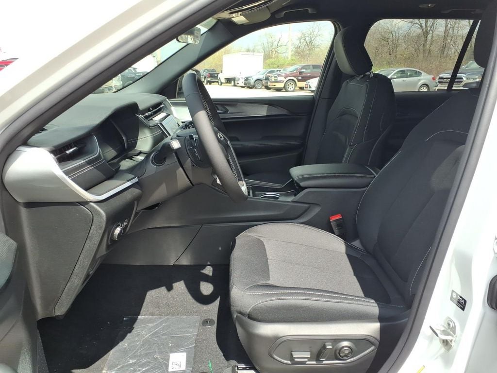 2026 Jeep Grand Cherokee GRAND CHEROKEE LAREDO 4X4