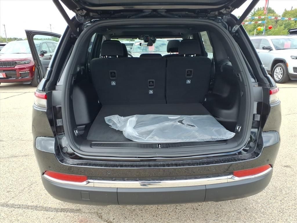 2025 Jeep Grand Cherokee GRAND CHEROKEE LAREDO X 4X4