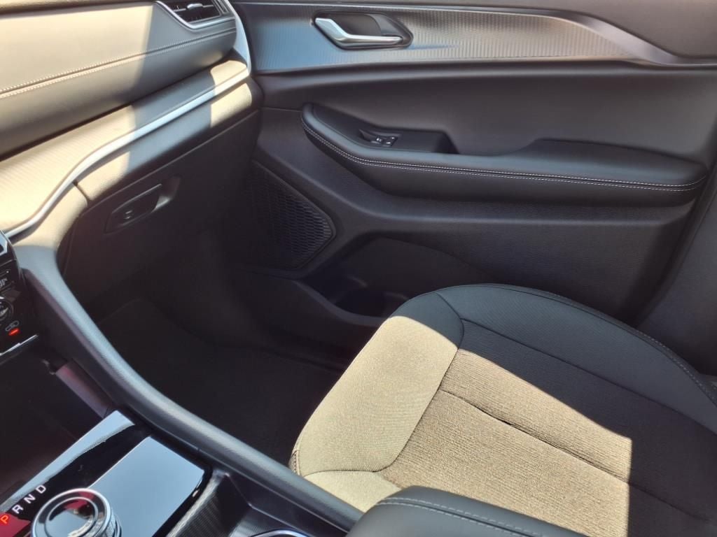 2025 Jeep Grand Cherokee GRAND CHEROKEE L LAREDO 4X4