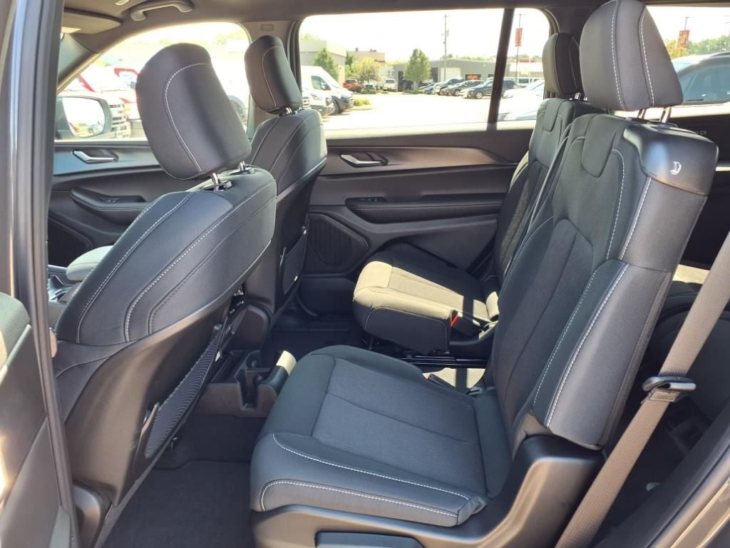 2025 Jeep Grand Cherokee GRAND CHEROKEE L LAREDO 4X4