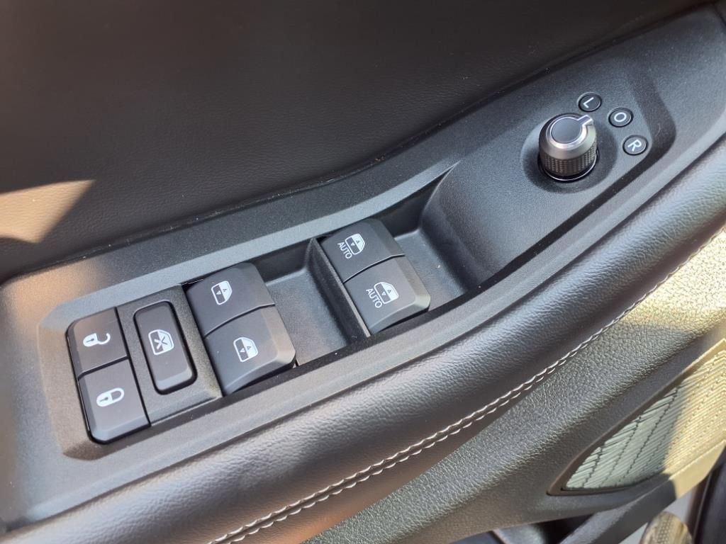 2025 Jeep Grand Cherokee GRAND CHEROKEE L LAREDO 4X4