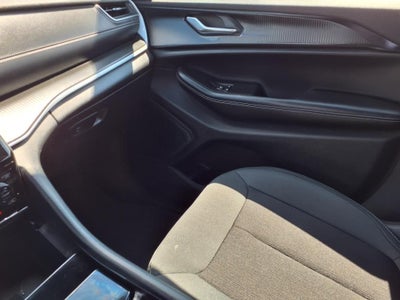 2025 Jeep Grand Cherokee GRAND CHEROKEE L LAREDO 4X4