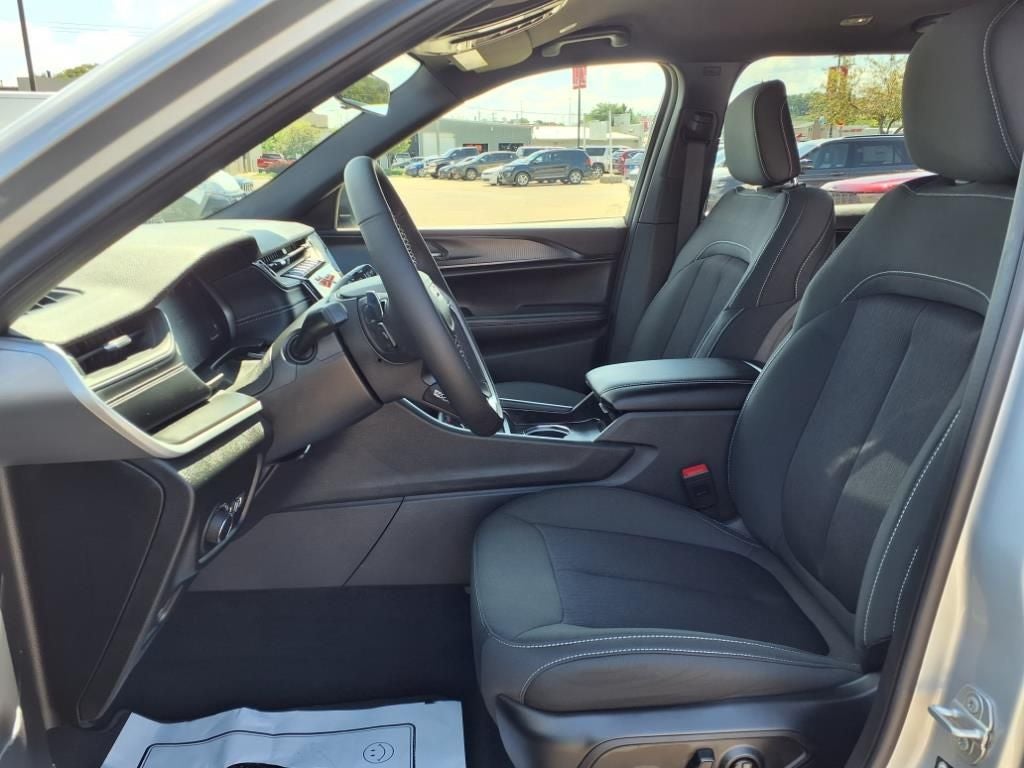 2025 Jeep Grand Cherokee GRAND CHEROKEE L LAREDO 4X4