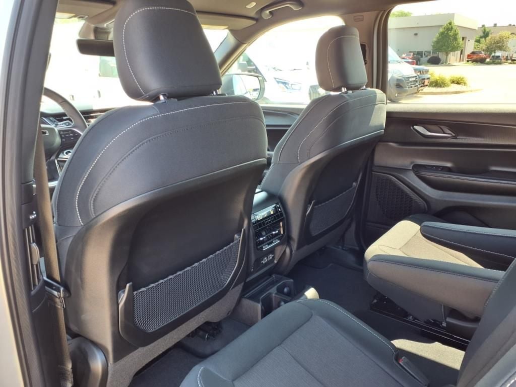 2025 Jeep Grand Cherokee GRAND CHEROKEE L LAREDO 4X4