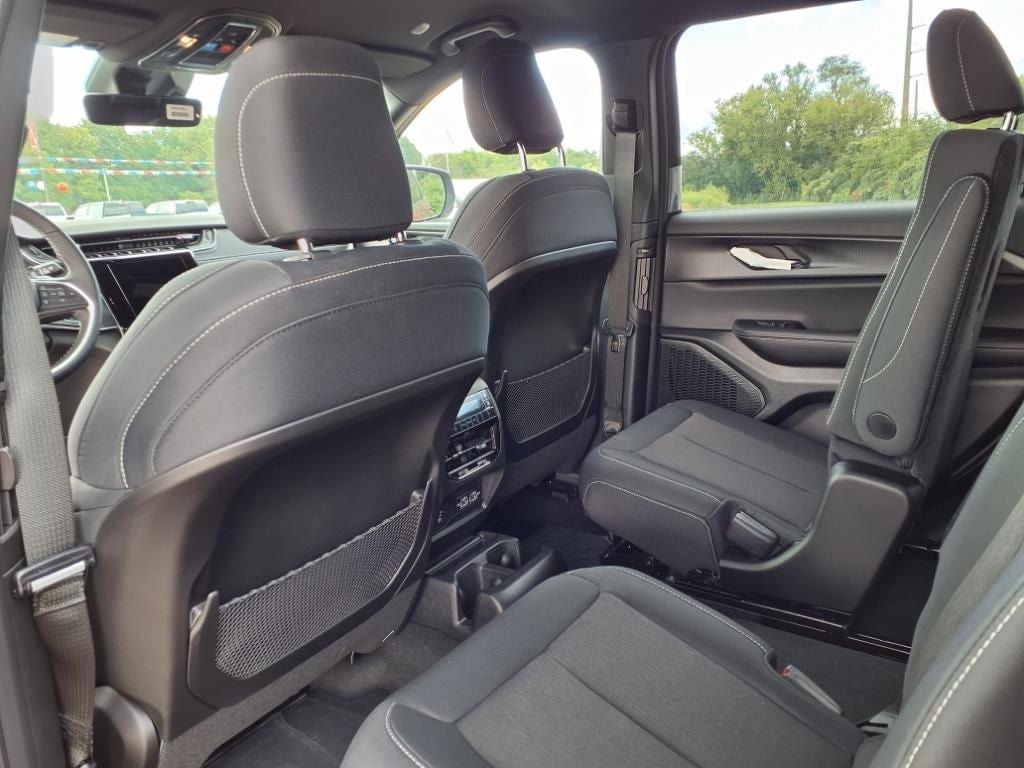 2025 Jeep Grand Cherokee GRAND CHEROKEE L LAREDO 4X4