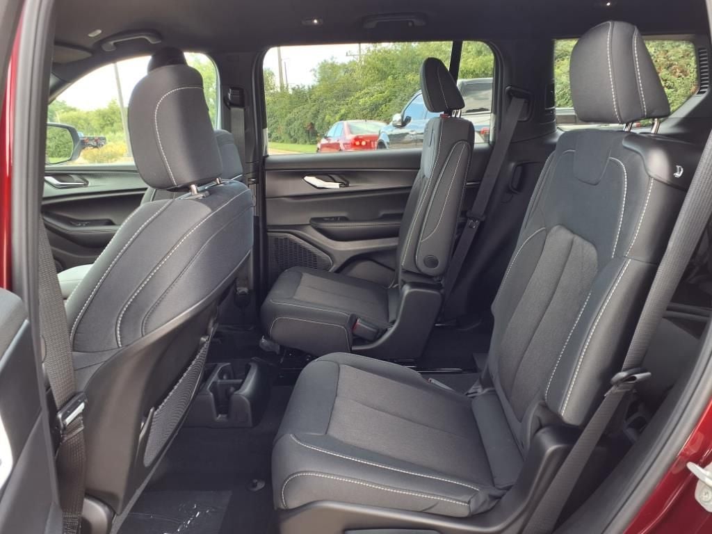 2025 Jeep Grand Cherokee GRAND CHEROKEE L LAREDO 4X4