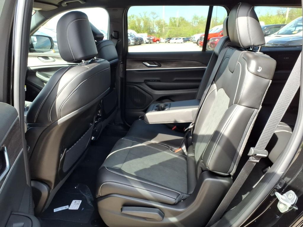 2026 Jeep Grand Cherokee GRAND CHEROKEE L LAREDO ALTITUDE 4X4