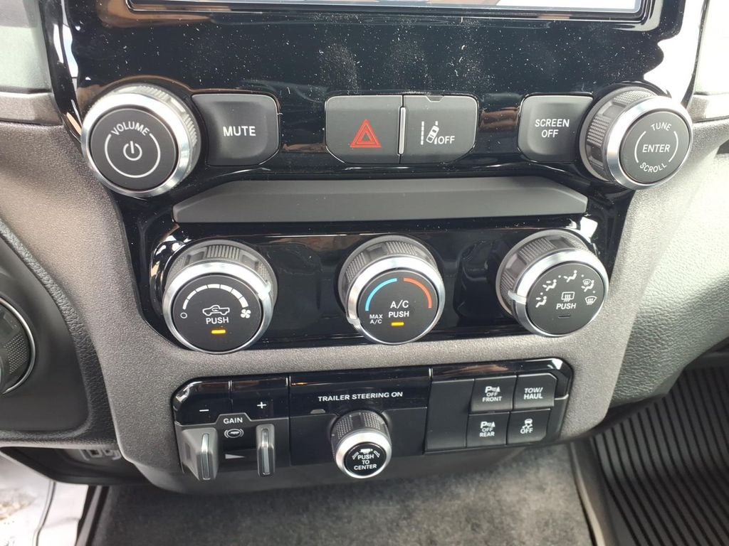 2026 RAM 1500 RAM 1500 TRADESMAN CREW CAB 4X4 5'7' BOX