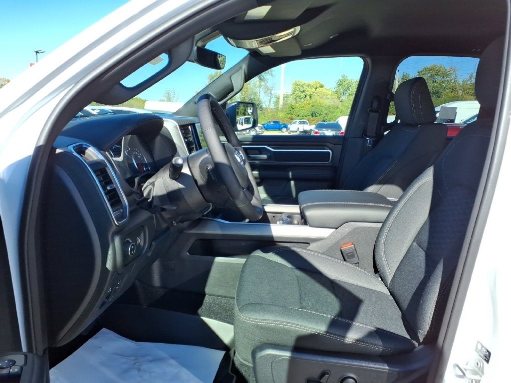 2027 RAM Ram 1500 RAM 1500 BIG HORN QUAD CAB 4X4 6'4' BOX