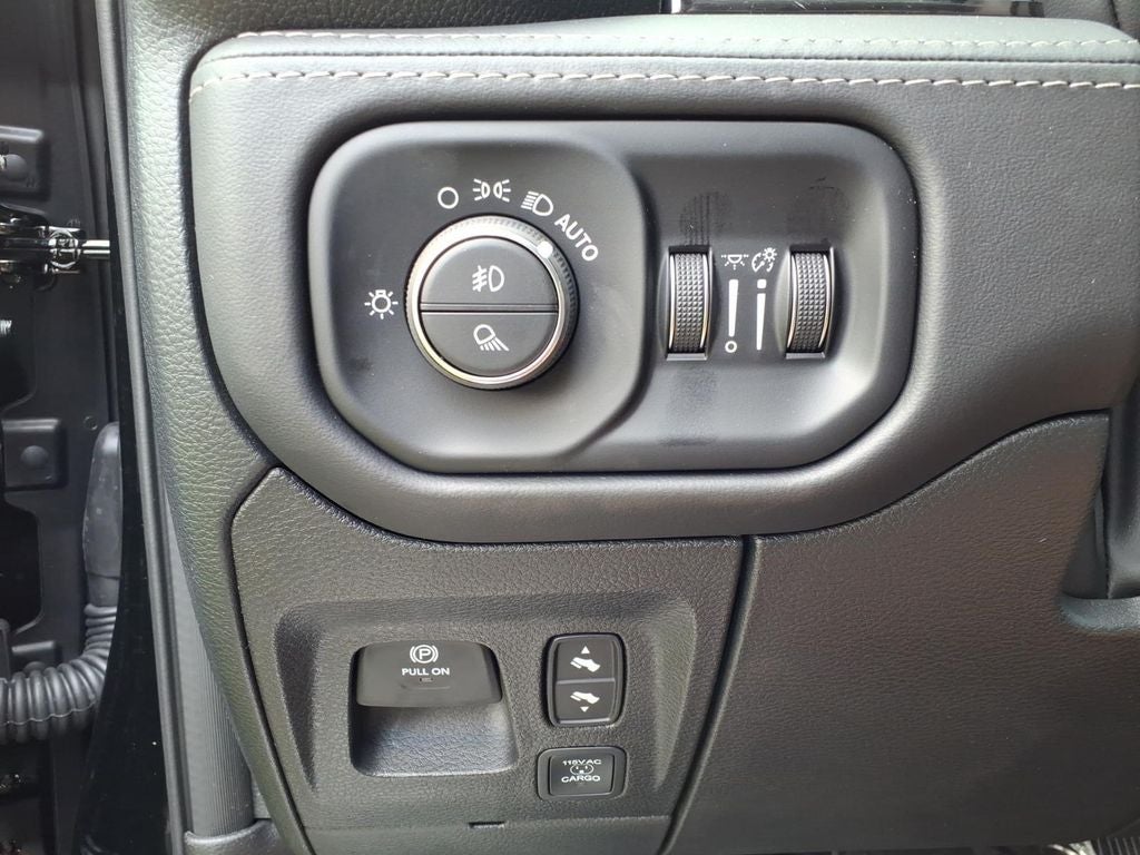 2026 RAM 1500 RAM 1500 LIMITED CREW CAB 4X4 5'7' BOX