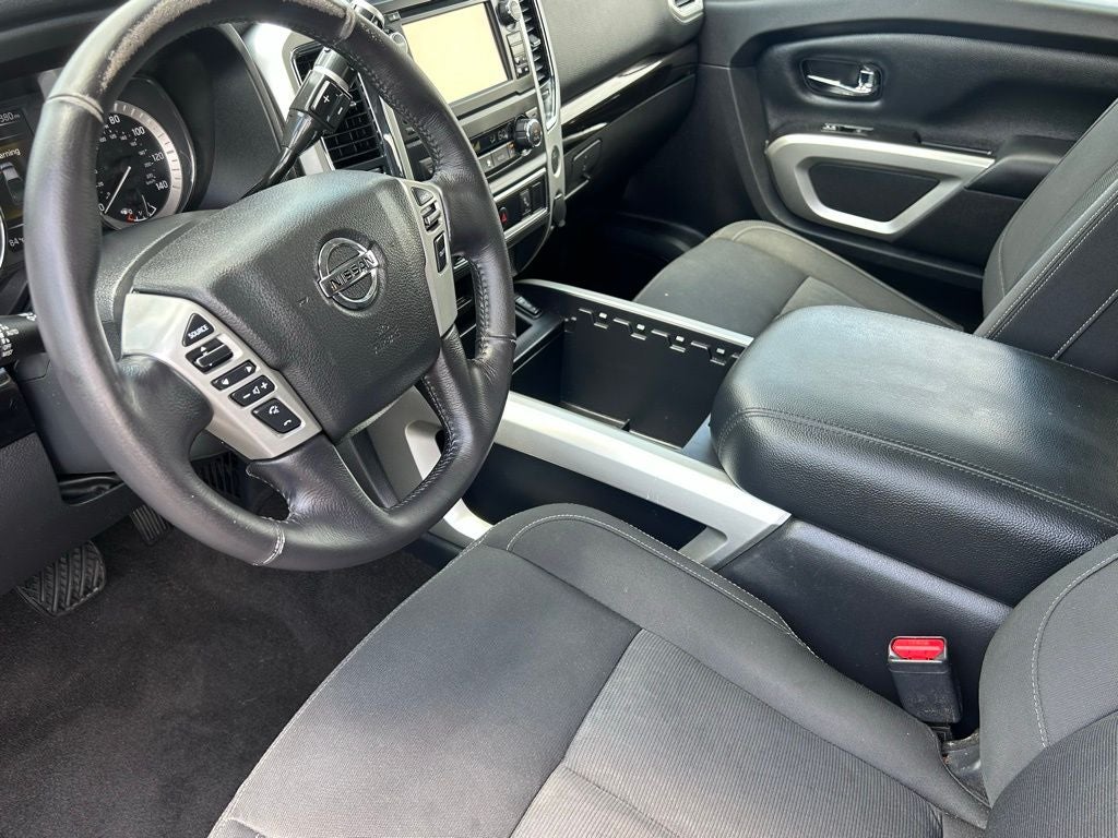 2018 Nissan TITAN SV