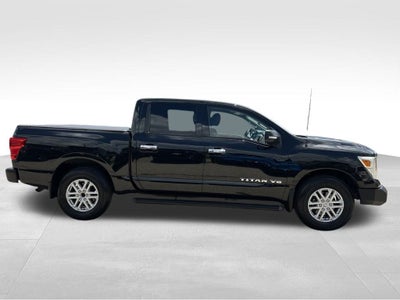 2018 Nissan TITAN SV