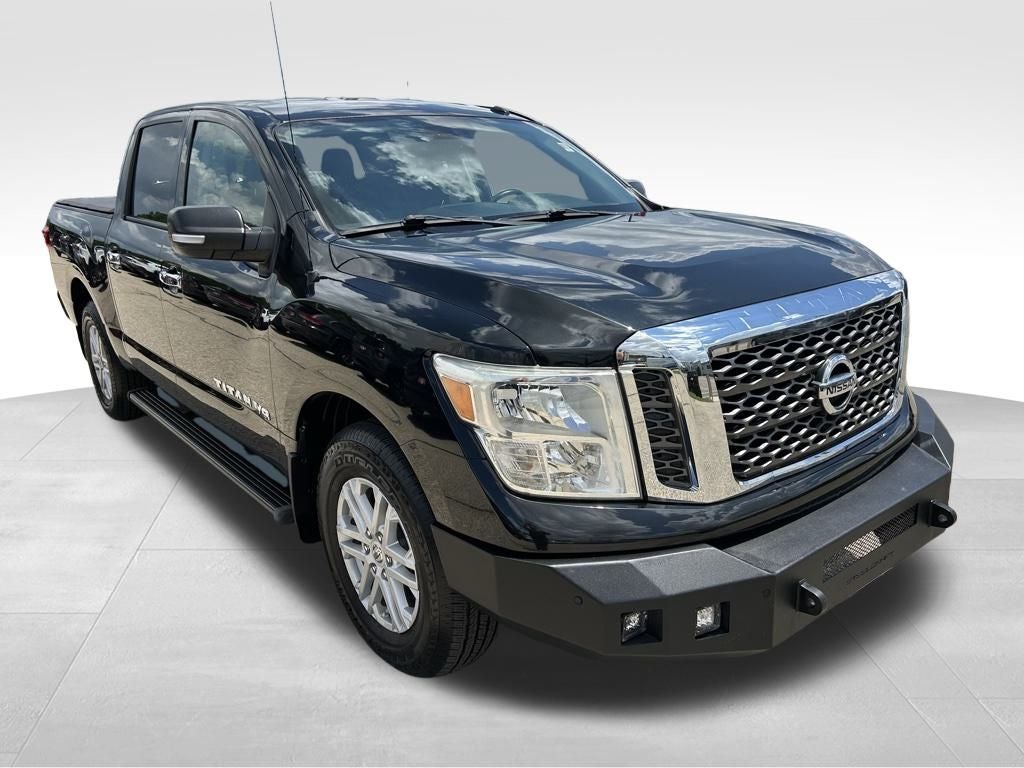 2018 Nissan TITAN SV