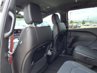 2027 Chrysler Pacifica PACIFICA SELECT