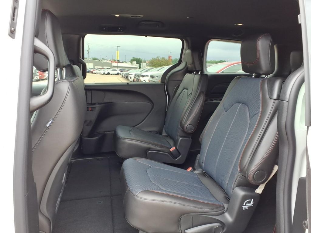 2027 Chrysler Pacifica PACIFICA SELECT