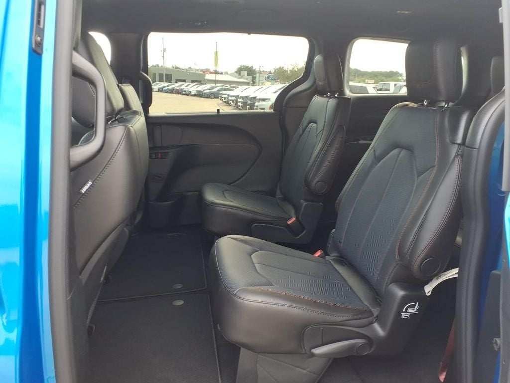 2027 Chrysler Pacifica PACIFICA SELECT