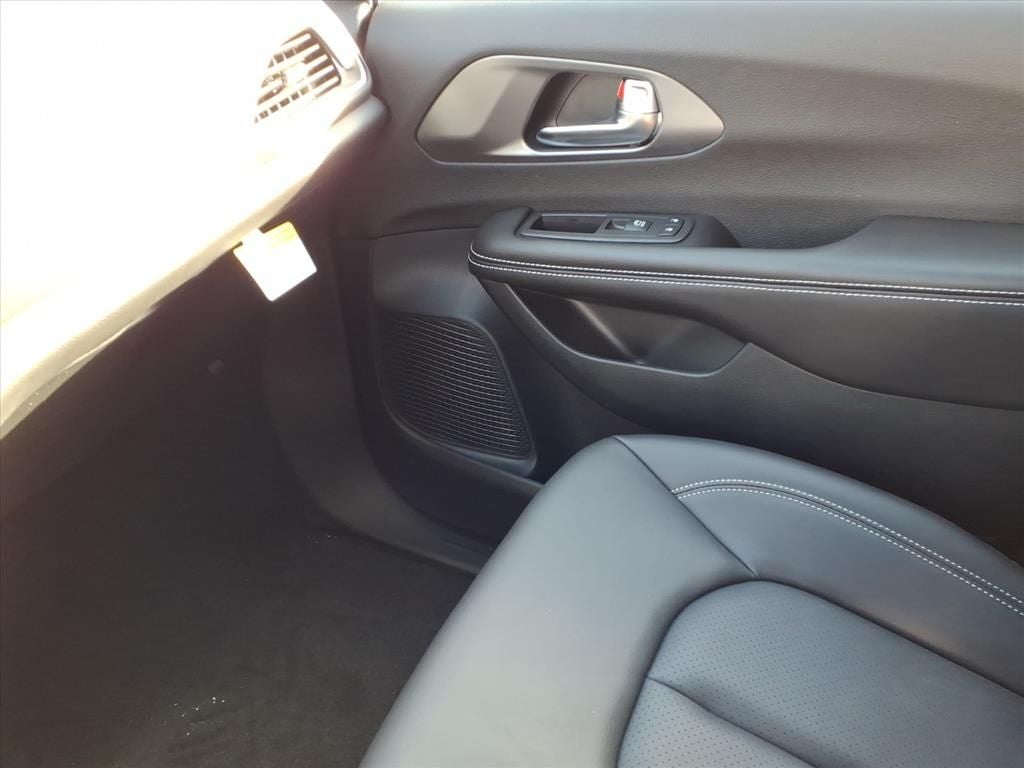 2026 Chrysler Voyager VOYAGER LX