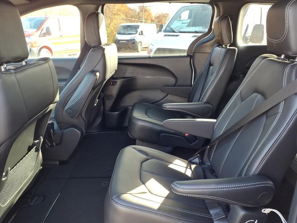 2026 Chrysler Voyager VOYAGER LX