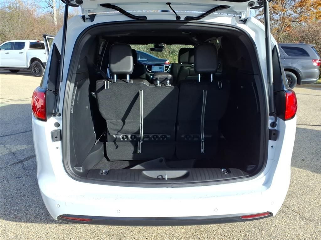 2026 Chrysler Voyager VOYAGER LX