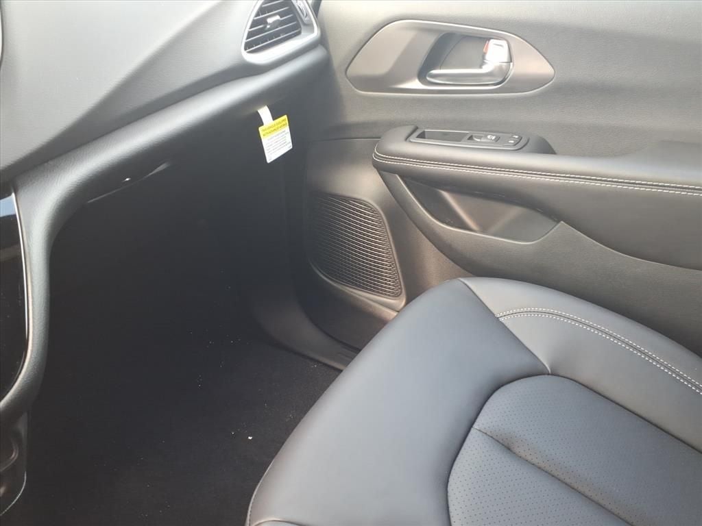 2026 Chrysler Voyager VOYAGER LX