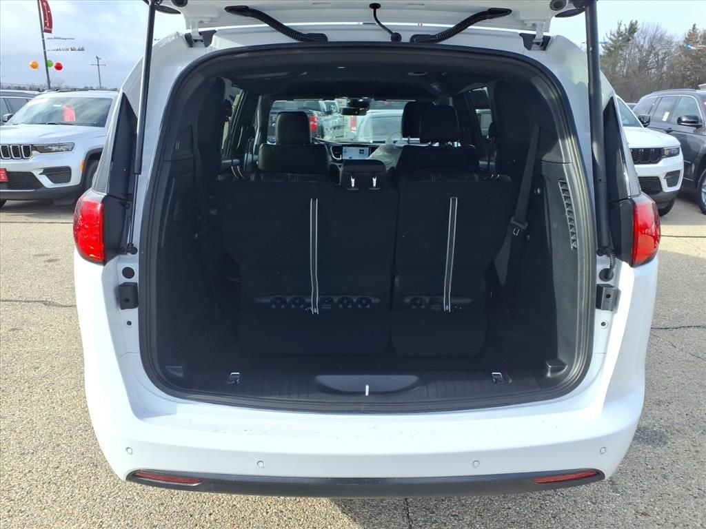 2026 Chrysler Voyager VOYAGER LX