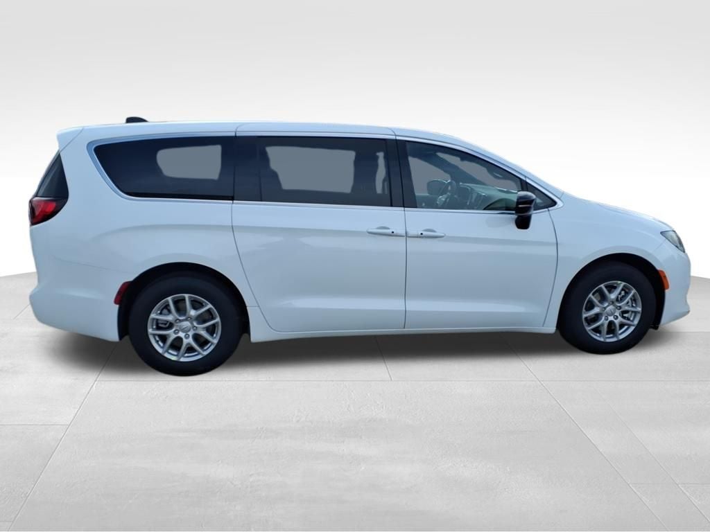 2026 Chrysler Voyager VOYAGER LX