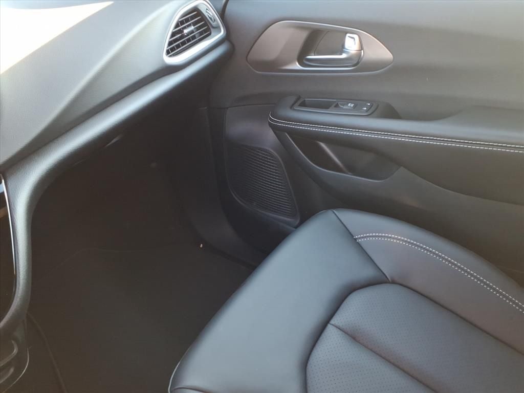 2026 Chrysler Voyager VOYAGER LX