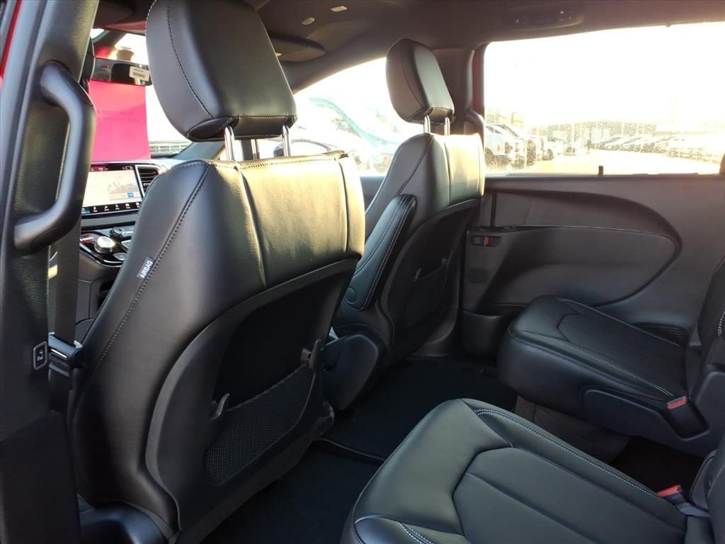 2026 Chrysler Voyager VOYAGER LX