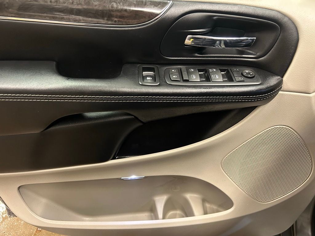 2016 Chrysler Town & Country Touring-L Anniversary Edition