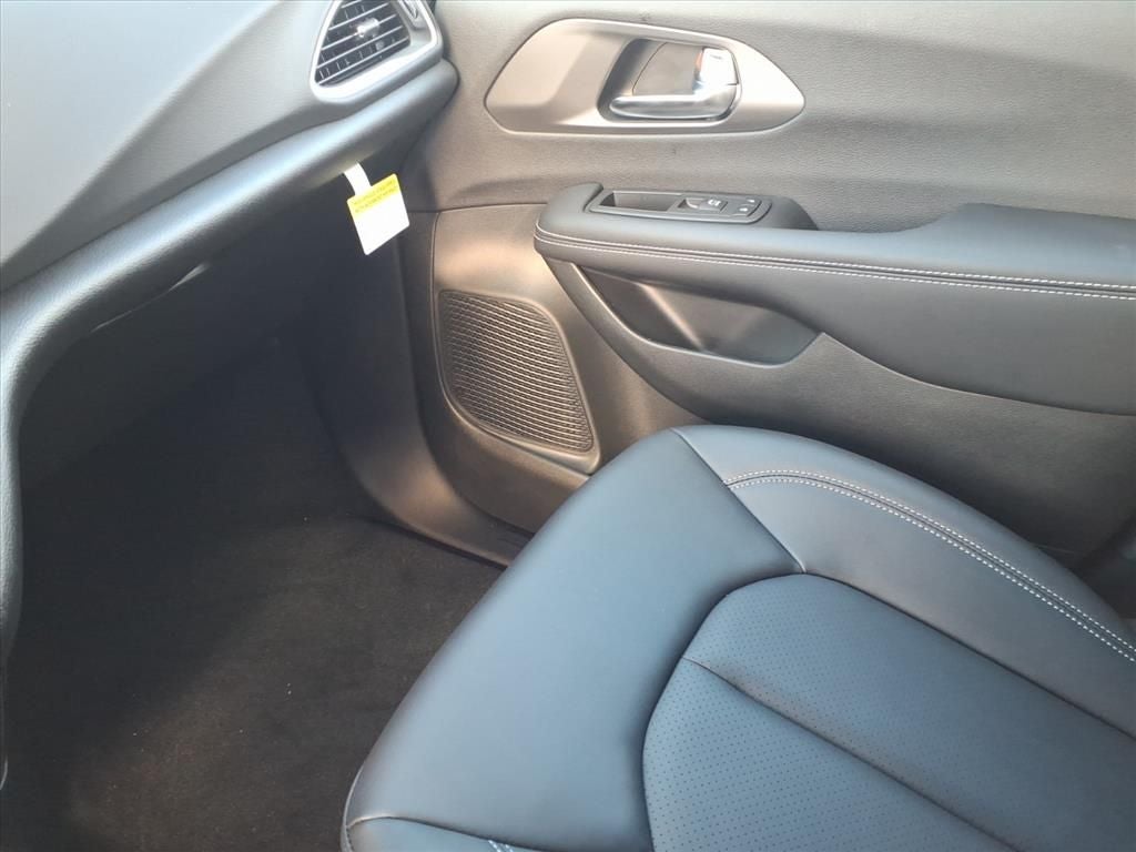 2026 Chrysler Voyager VOYAGER LX