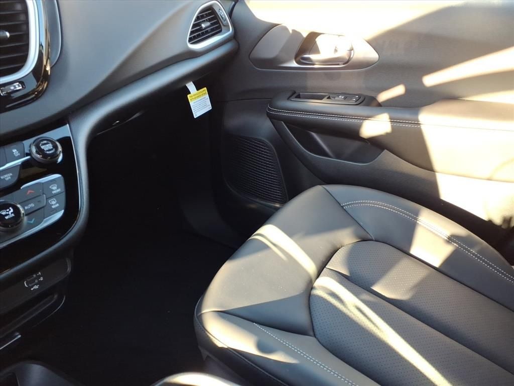 2026 Chrysler Voyager VOYAGER LX