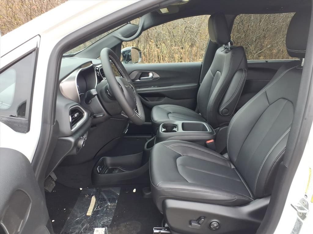 2026 Chrysler Voyager VOYAGER LX