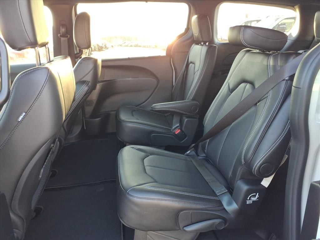 2026 Chrysler Voyager VOYAGER LX