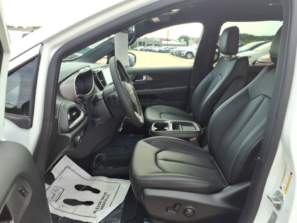 2027 Chrysler Pacifica PACIFICA SELECT AWD