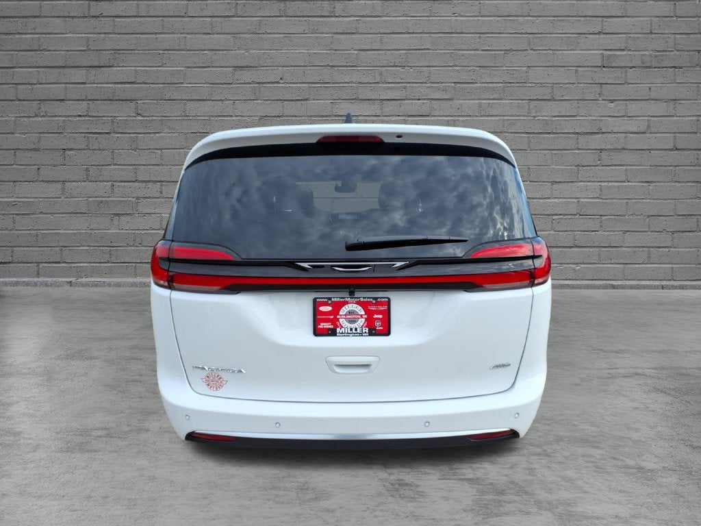 2027 Chrysler Pacifica PACIFICA SELECT AWD