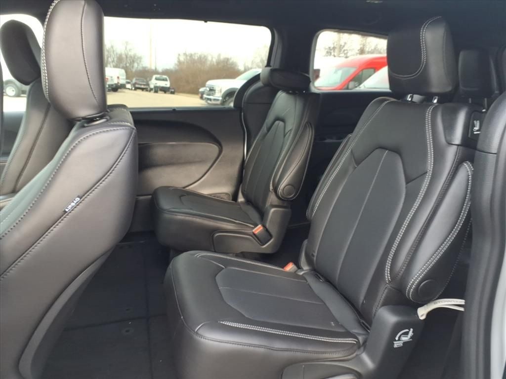 2026 Chrysler Pacifica PACIFICA SELECT AWD