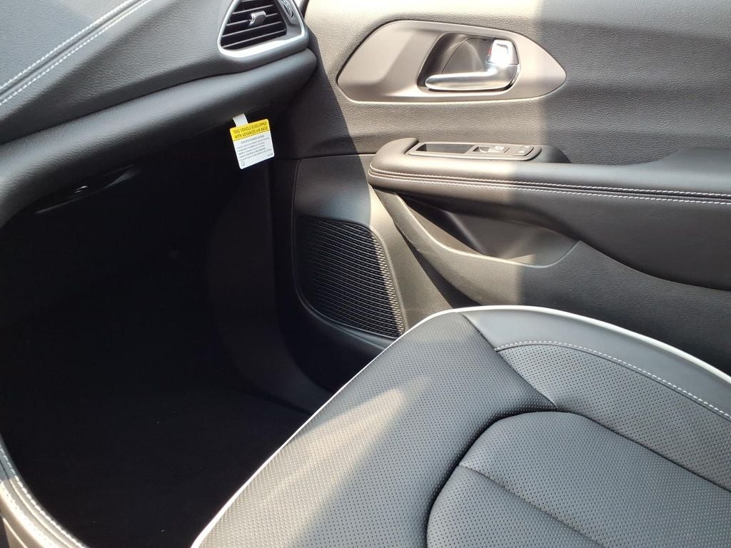 2027 Chrysler Pacifica Limited