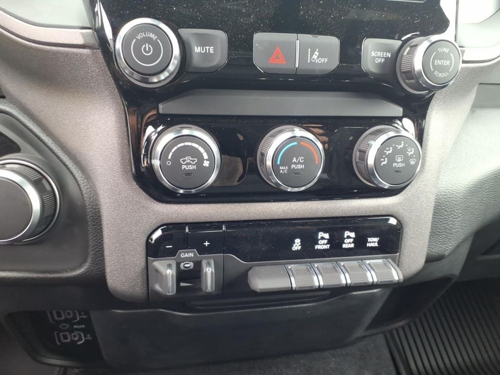 2026 RAM Ram 1500 RAM 1500 TRADESMAN CREW CAB 4X4 5'7' BOX