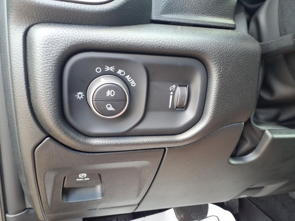 2026 RAM Ram 1500 RAM 1500 TRADESMAN CREW CAB 4X4 5'7' BOX