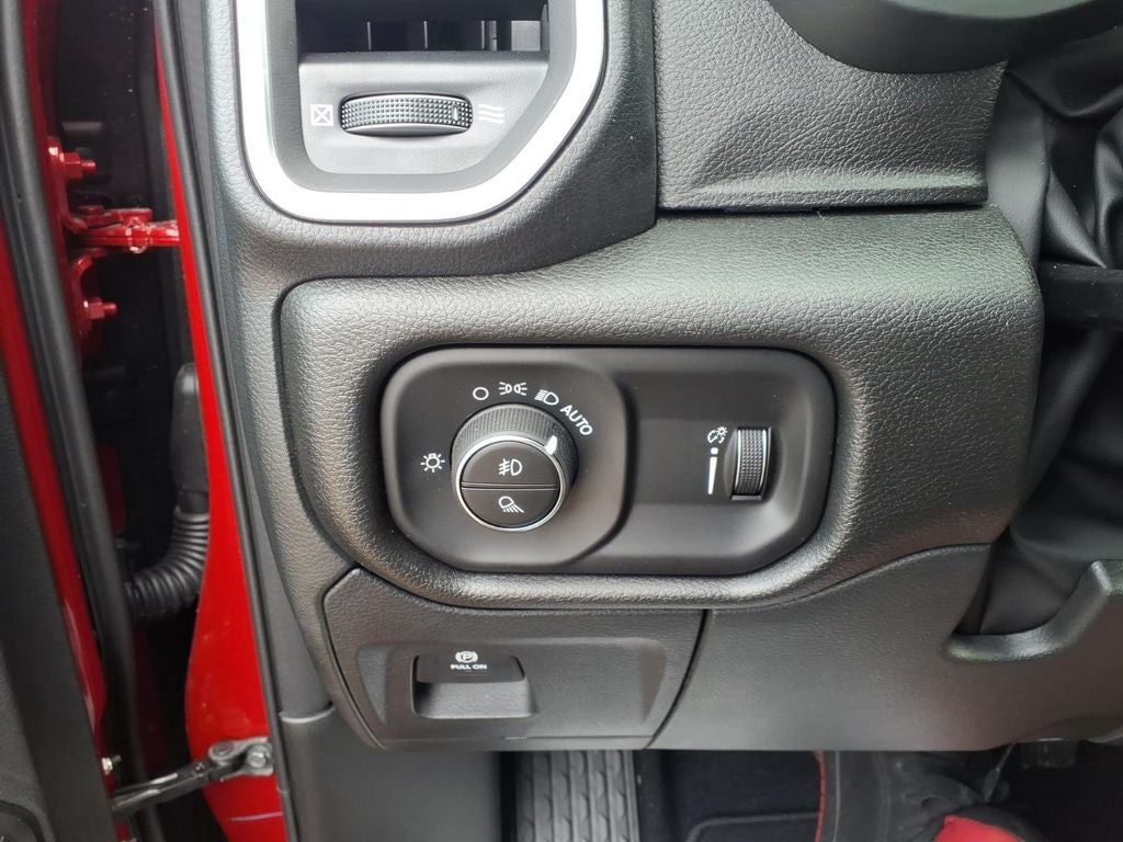 2026 RAM Ram 1500 RAM 1500 EXPRESS CREW CAB 4X4 5'7' BOX