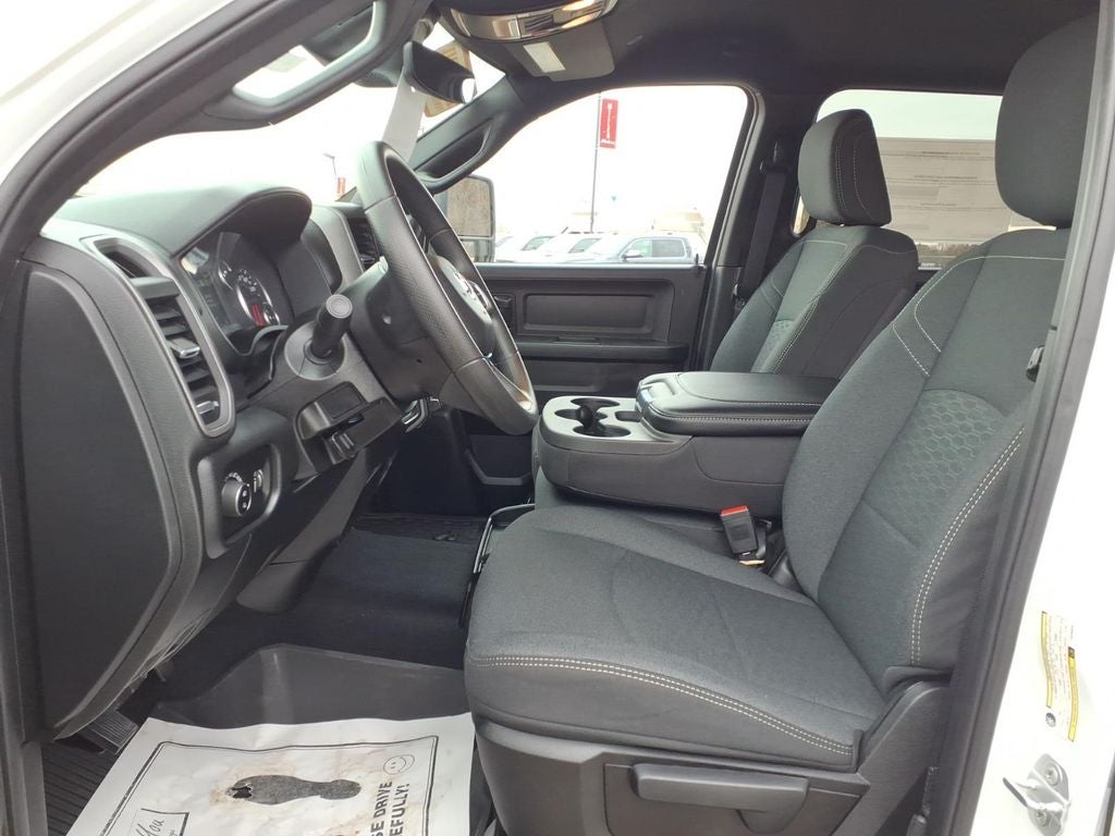 2026 RAM Ram 2500 RAM 2500 BLACK EXPRESS CREW CAB 4X4 6'4' BOX