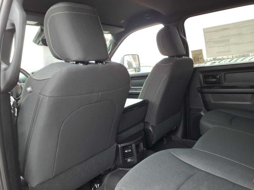 2026 RAM Ram 2500 RAM 2500 BLACK EXPRESS CREW CAB 4X4 6'4' BOX