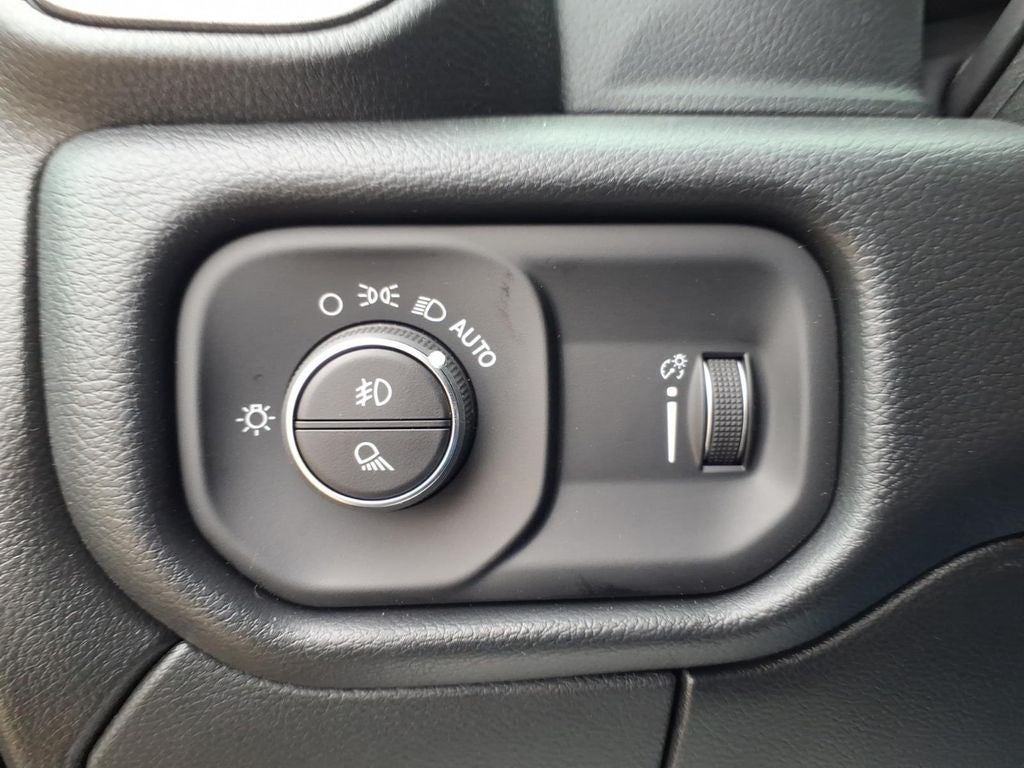 2026 RAM Ram 2500 RAM 2500 BLACK EXPRESS CREW CAB 4X4 6'4' BOX