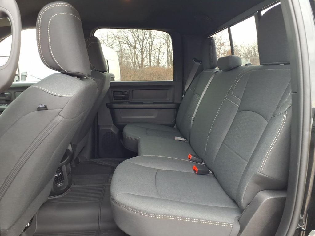 2026 RAM Ram 2500 RAM 2500 BLACK EXPRESS CREW CAB 4X4 6'4' BOX