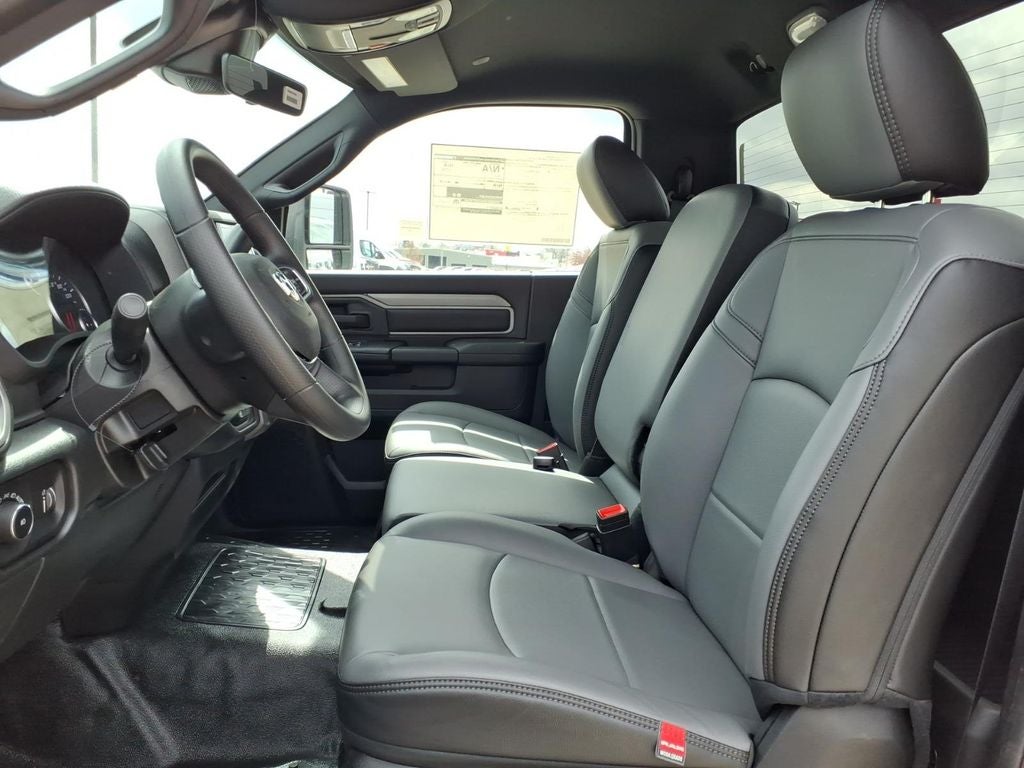 2026 RAM Ram 5500 Chassis Cab RAM 5500 TRADESMAN CHASSIS REGULAR CAB 4X4 84' CA