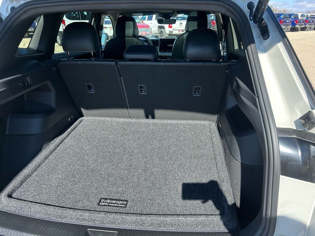 2025 Volkswagen Tiguan 2.0T SE R-Line Black