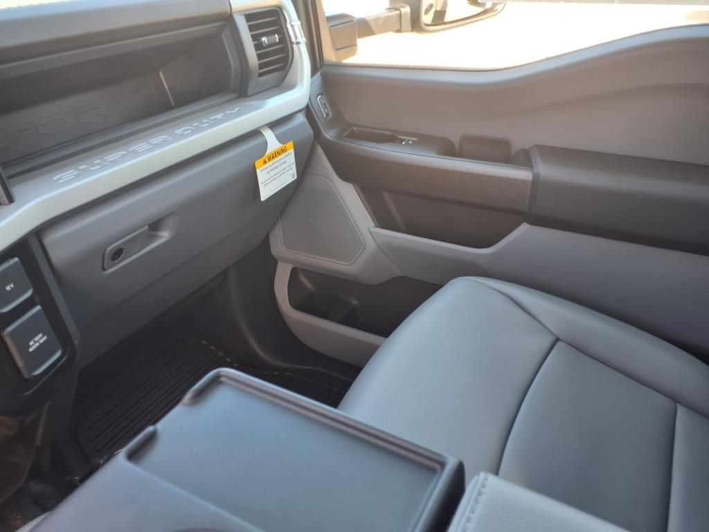 2025 Ford F-600SD XL 169 WB